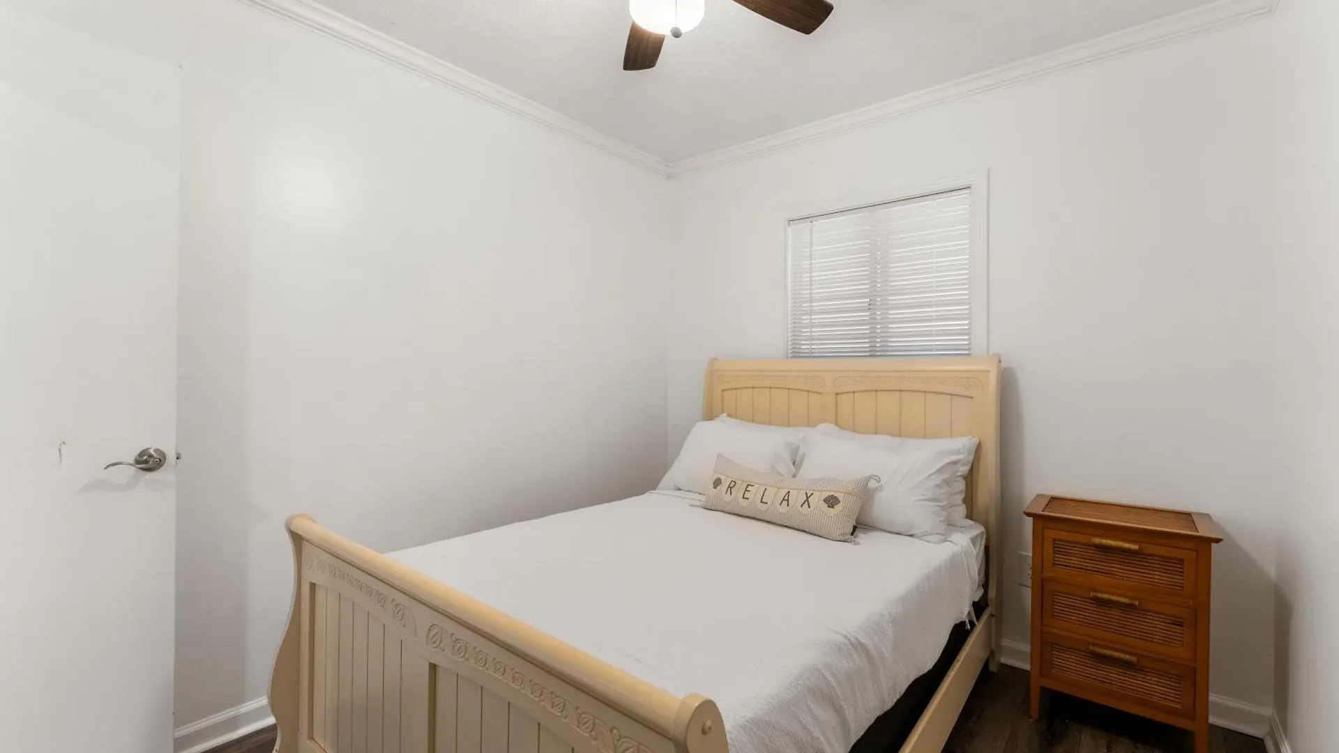 Charming Beach House! Just Steps From The Beach! Sleeps 8! By Dolce Vita Getaways Panama City Beach 0*,