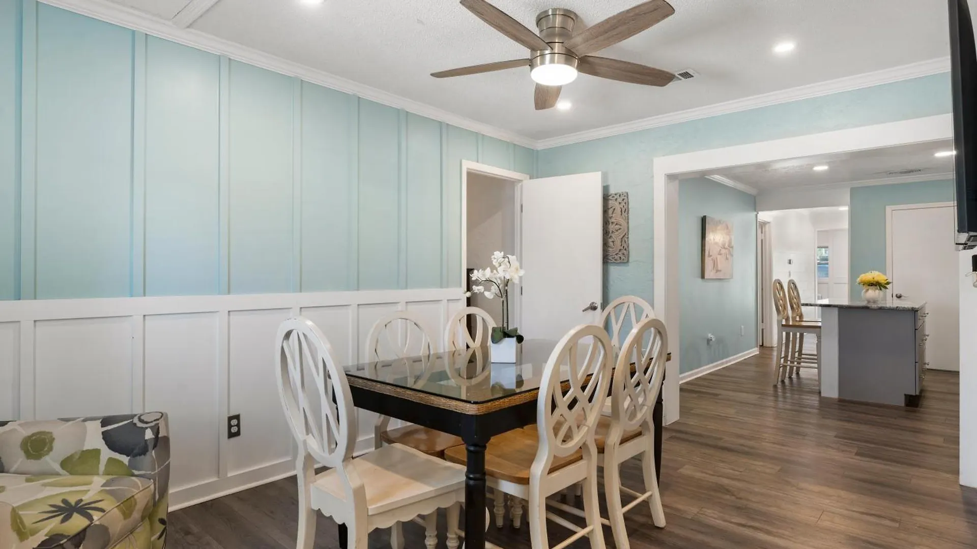 Charming Beach House! Just Steps From The Beach! Sleeps 8! By Dolce Vita Getaways Panama City Beach