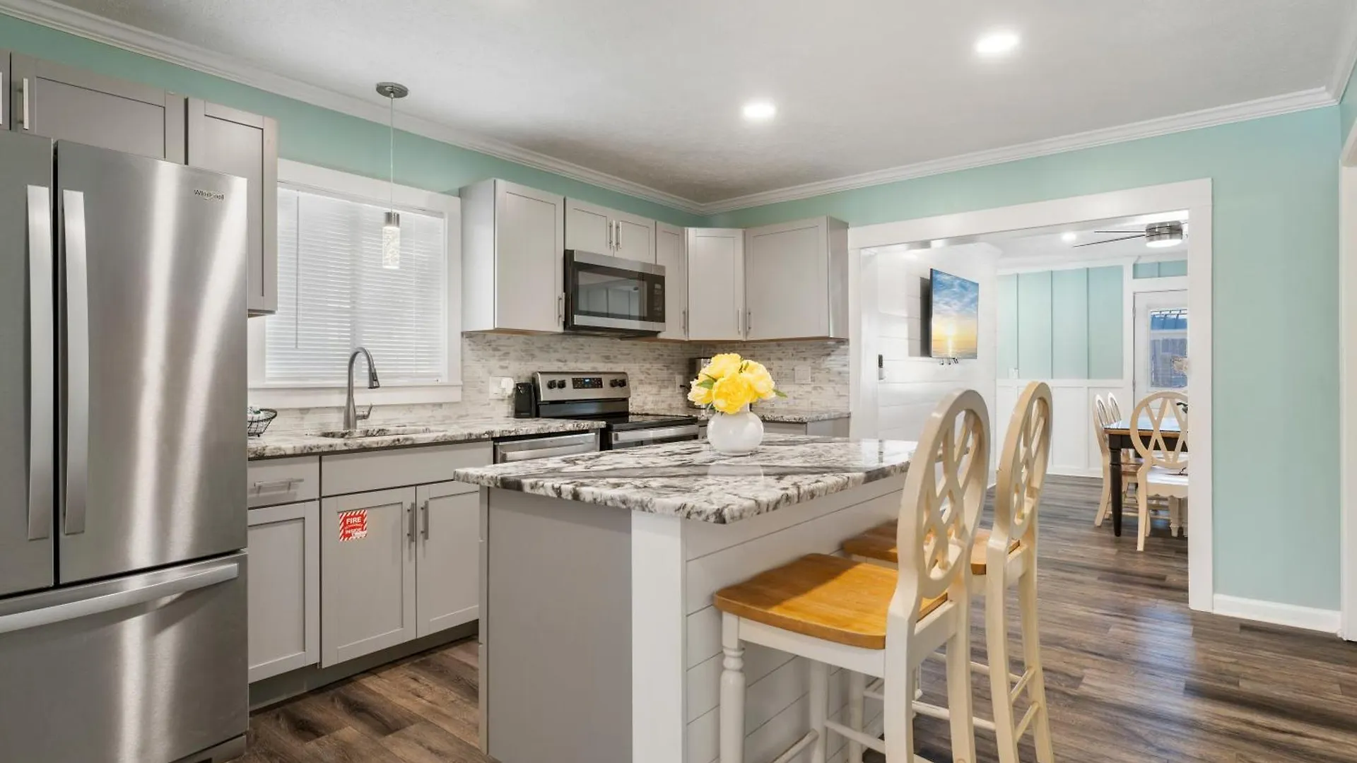 Charming Beach House! Just Steps From The Beach! Sleeps 8! By Dolce Vita Getaways Panama City Beach