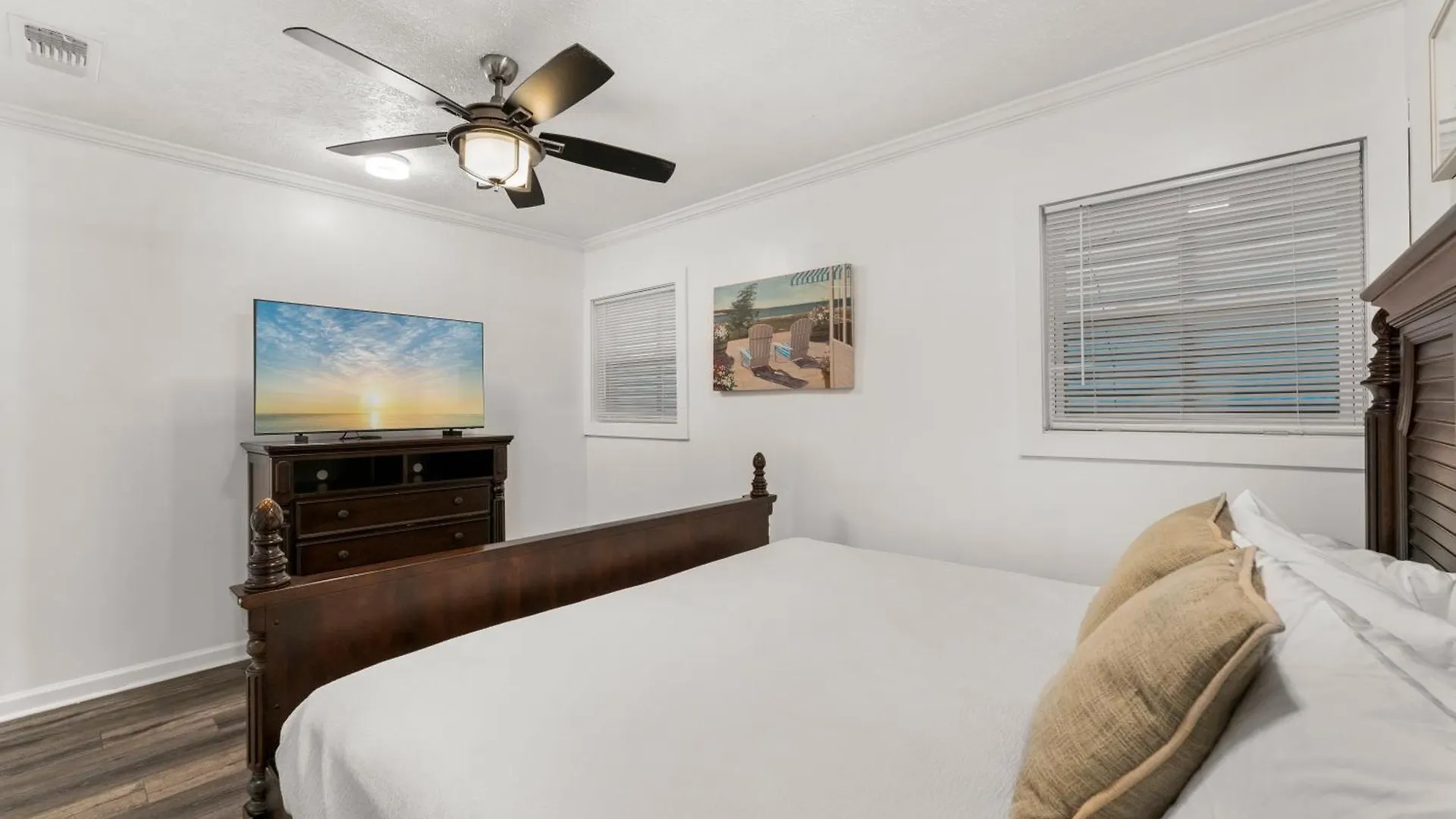 Holiday home Charming Beach House! Just Steps From The Beach! Sleeps 8! By Dolce Vita Getaways Panama City Beach