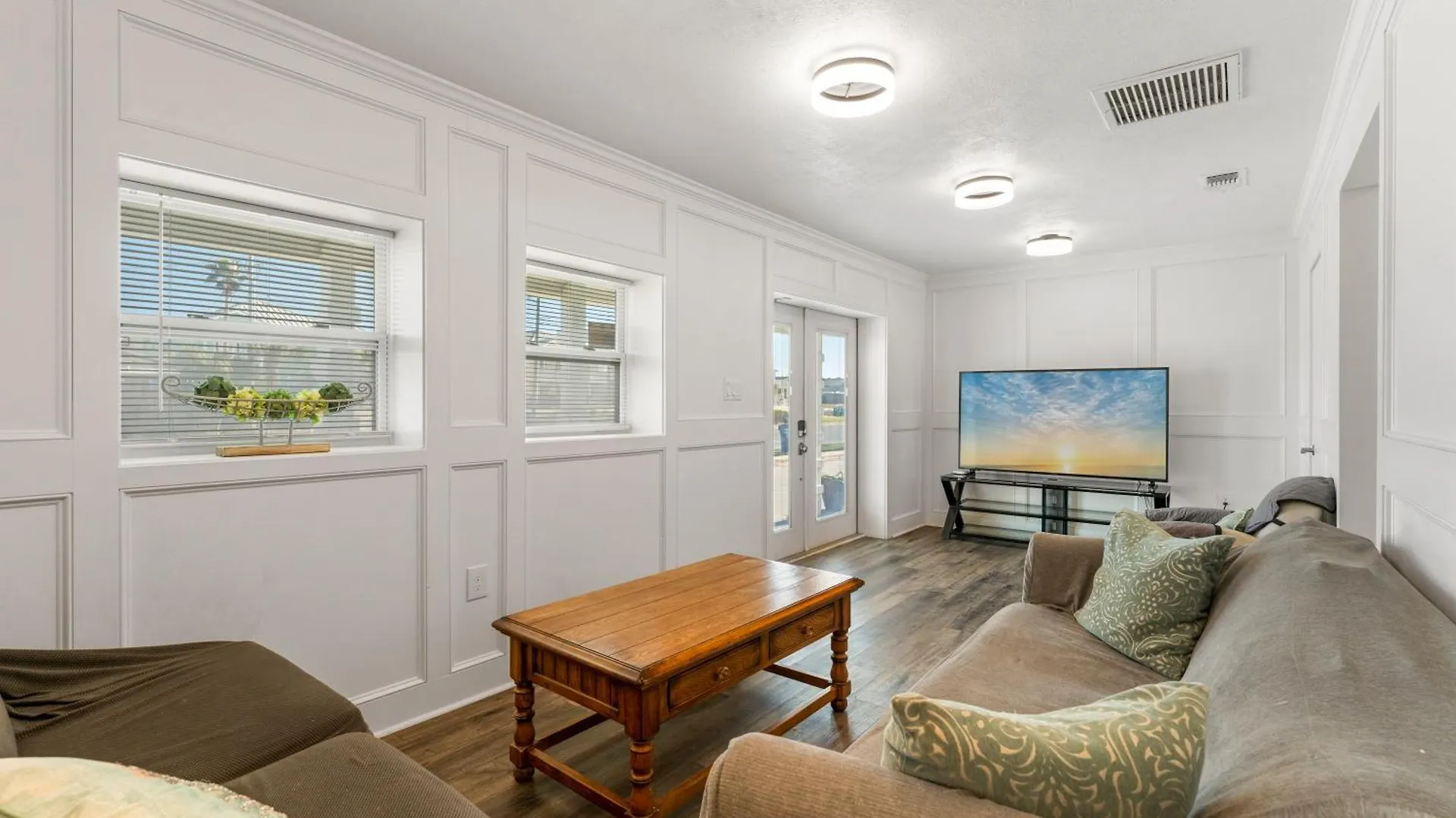 Charming Beach House! Just Steps From The Beach! Sleeps 8! By Dolce Vita Getaways Panama City Beach United States